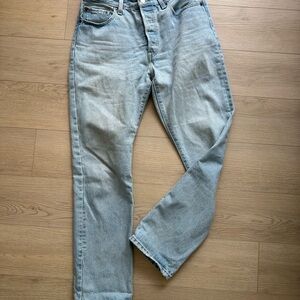 Levi's 501 Light Blue Straight Jeans - Classic Five-Pocket Denim